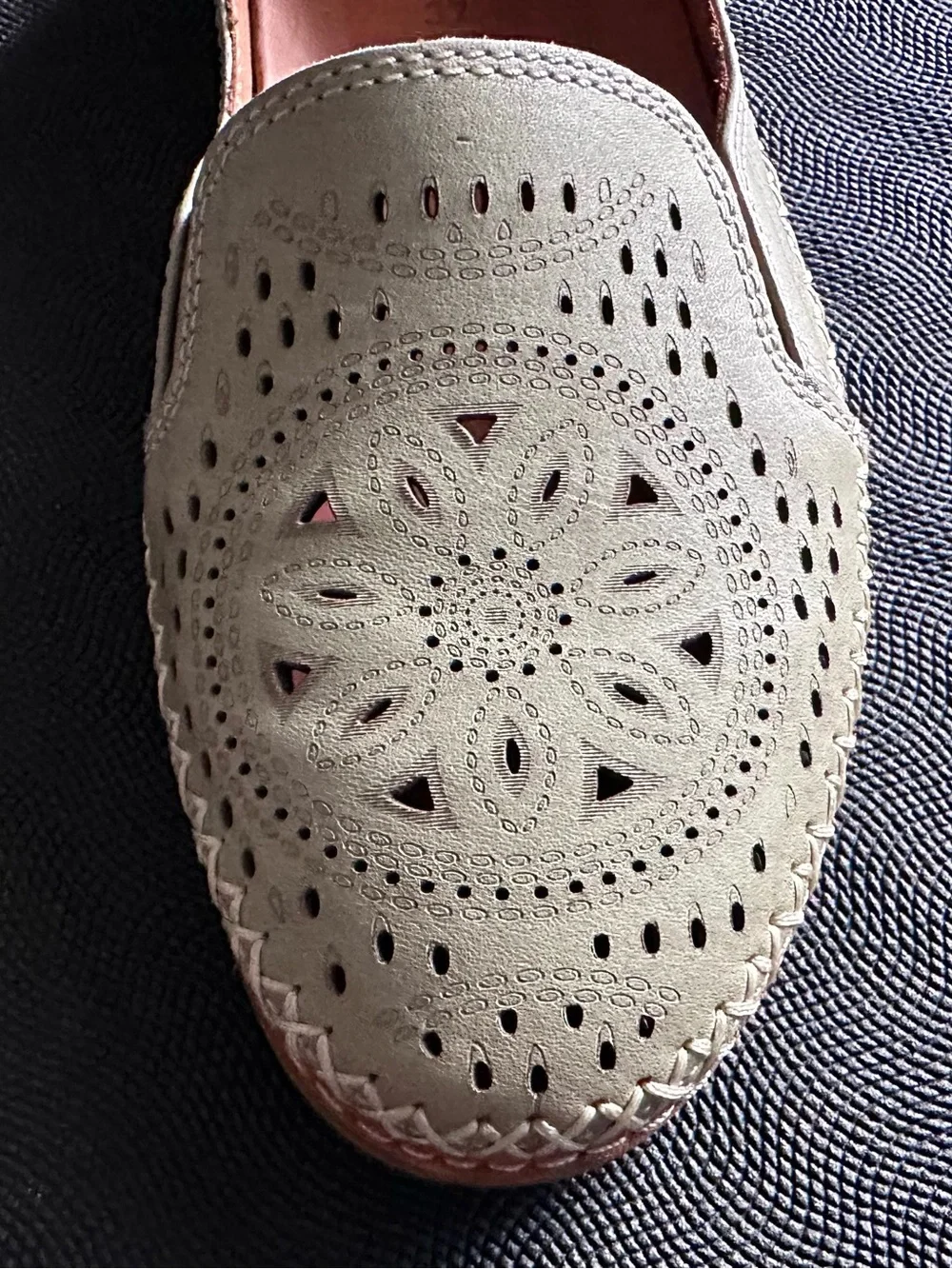 Spring Step Women’s Leather Floral Cut-Out Slip-On Loafer Flats US 6.5 EU 37